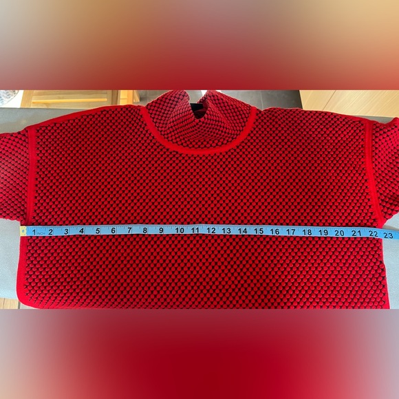 ❄️ ELANA WANG Red on Black Crew Neck Sweater - Picture 11 of 11